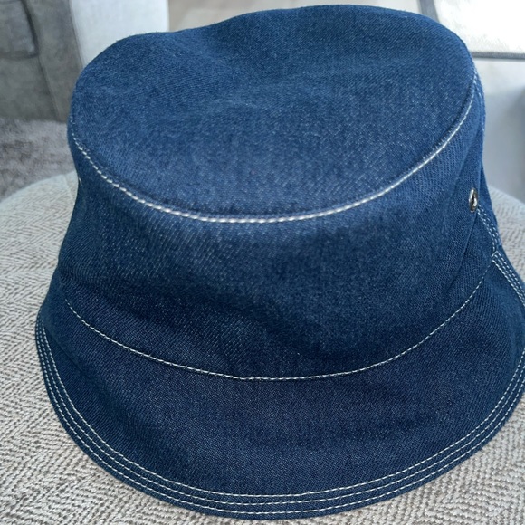 Burberry Blue Denim Circle Logo Bucket Hat - Picture 5 of 8